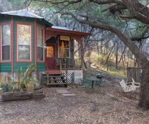 The Victorian Cottage at Creekside Camp & Cabins Marble Falls United States