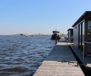 Cozy houseboat at the edge of the marina with beautiful view Uitgeest Netherlands
