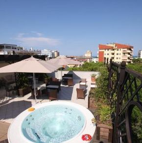 NearBy Hotel