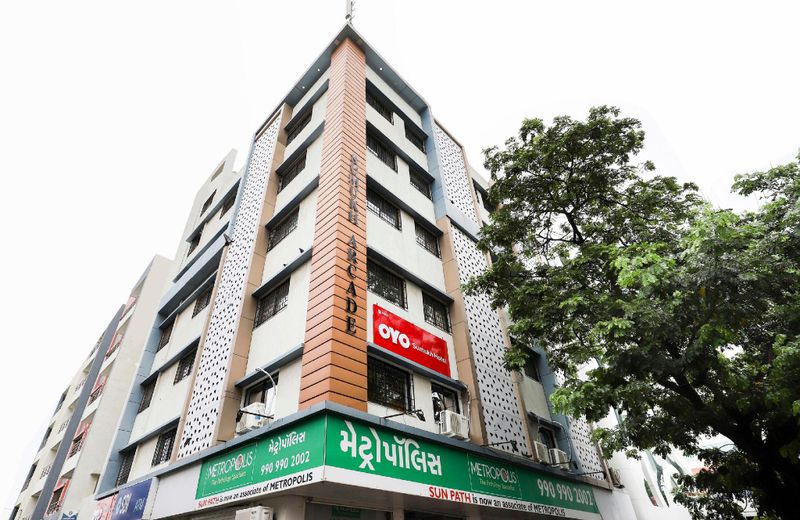 OYO 45011 Sumukh Hotel
