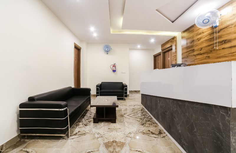 OYO 44643 Hotel Hn