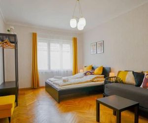 Gellert View 2BR with Direct Airport Bus in City Central Budapest Hungary