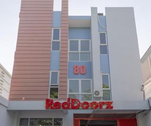 RedDoorz Plus Syariah @ Raya Nginden 2 Surabaya Indonesia