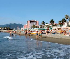 MONOLOCALE FRONTE MARE Savona Italy