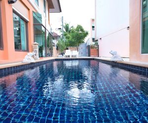 Walk to Bangla.Rd in 10min 3 room+ private pool Patong Thailand