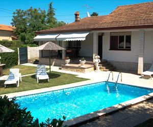 Holiday House with Pool Lavarigo Croatia