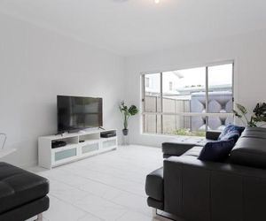 5B BENT STREET - LARGE HOUSE WITH DUCTED AIR CON, WIFI & FOXTEL Fingal Bay Australia