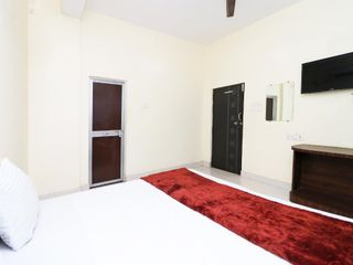 Hotel pic SPOT ON 45291 Bharat Lodge