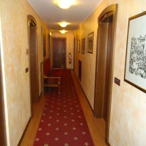 NearBy Hotel