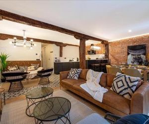 Espacioso apartamento moderno recién reformado con AC by SAH Bilbao Spain