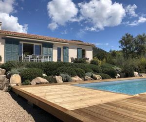 Belle villa avec piscine chauffée sur un magnifique jardin arborée dans le maquis Piccovaggia France