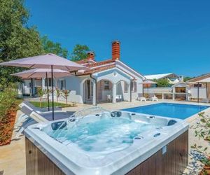 Nice home in Vabriga w/ Outdoor swimming pool, Jacuzzi and Outdoor swimming pool Abrega Croatia