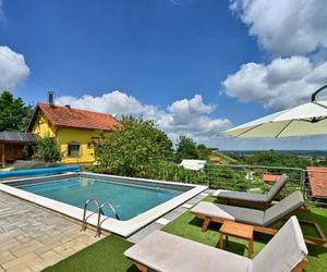 Nice home in Ludbreg w/ Outdoor swimming pool and 3 Bedrooms Perlak Croatia