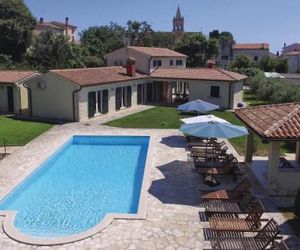 Nice home in Liznjan w/ Outdoor swimming pool, Jacuzzi and Sauna Liznjan Croatia