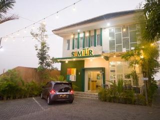 Hotel pic RedDoorz Plus Syariah near Alun Alun Sampang
