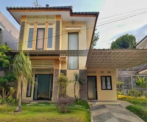 Villa 3 Bedroom Edelweis No. 7 near Museum Angkut Batu Indonesia