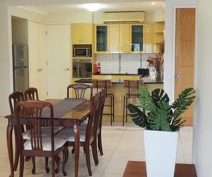 Bed and Breakfast with airport transfers and rental car Mount Ommaney Australia