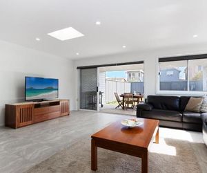 Birubi Breezes, 2/7 Fitzroy St - Large Duplex with Air Conditioning, WIFI & only 5 minute walk to the beach Anna Bay Australia