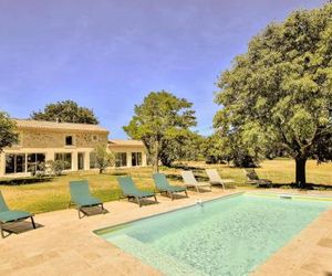 Awesome home in Malataverne w/ WiFi, Outdoor swimming pool and 4 Bedrooms Malataverne France