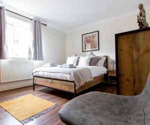 A Chic and Stylish Canal Side Apartment with Terrace, Central to the City Chester United Kingdom