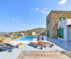 Family villa with a swimming pool and sea view in the area of Otzia Ioulida Greece