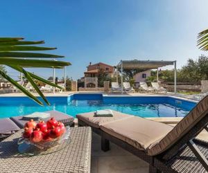 Amazing apartment in Liznjan w/ Outdoor swimming pool and 1 Bedrooms Liznjan Croatia