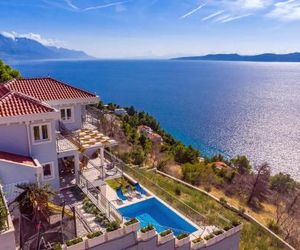 Villa S&A with heated private pool, 3 bedrooms, 3 bathrooms, playground Mimice Croatia