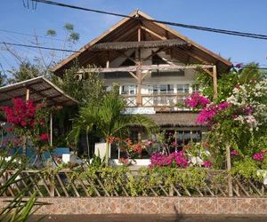 Serenity Luxurious Bohemian Beachfront Villa with private Infinity Pool Gili Air Indonesia