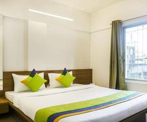Treebo Trend Luxe Suite Pune India