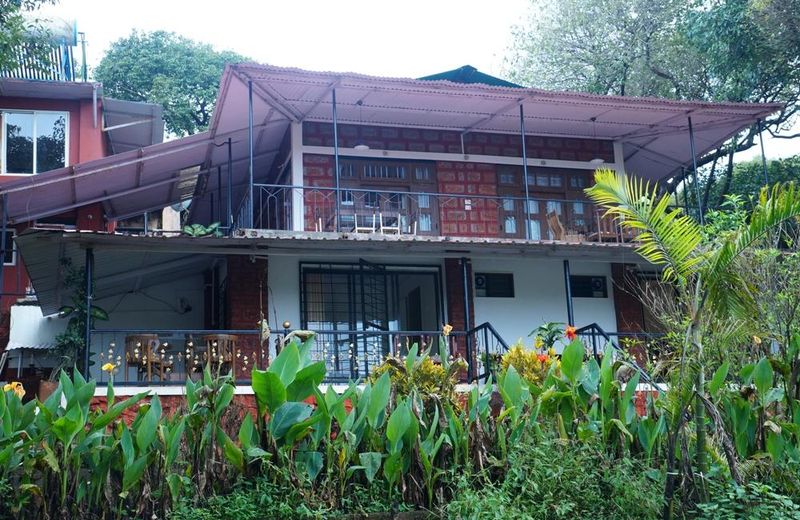 Hotel Godai Girikunj