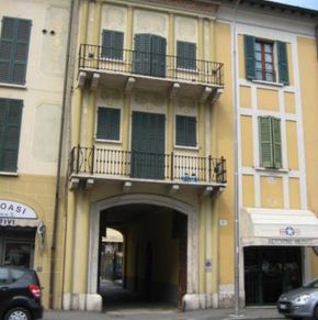 NearBy Hotel