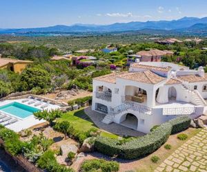 Villa Adele, con piscina a 700 mt dal mare Capo Coda Cavallo Italy