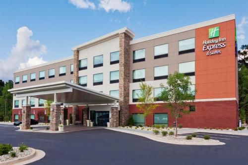 Photo of Holiday Inn Express & Suites - Fayetteville, an IHG Hotel