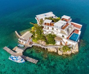 Villa on Dunbar Rock Guanaja Island Honduras