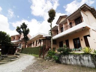 Hotel pic Villa Keluarga Bre Batunanggar