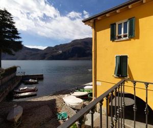 Mamma Ciccia Holiday Home - Lake Front Apartment Mandello Italy