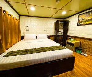 Pioneer Oasis Floating Hotel Mandalay Myanmar