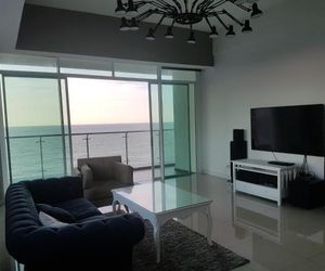 Bay Resort Condominium, 7, Beach-front Sea view, 6-8 PAX Miri Malaysia