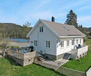 Holiday Home Der ute (SOW441) Konsmo Norway