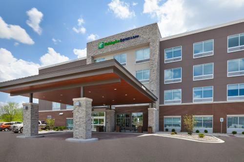 Photo of Holiday Inn Express & Suites - Grand Rapids Airport - South, an IHG Hotel