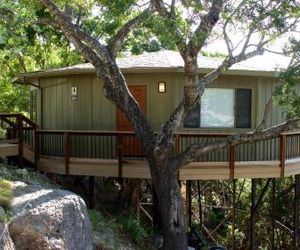 Waterfront Bungalow steps from Lake Travis, pool & hot tub, next to marina (#4) Lakeway United States