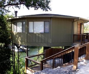 Bluff Side Bungalow on Lake Travis, pool & hot tub, next to marina (#9) Lakeway United States