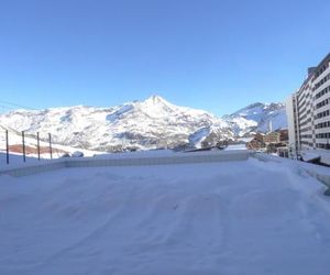 APARTMENT 8 personnes Appartement de charme 3 pièces 8 personnes à Tignes ski aux pieds et proche des commerces dans le quartier du Lac. Appartement refait à neuf de style montagnard, très bien agenc Tignes France