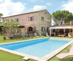 Stunning home in Chateaurenard w/ WiFi, Heated swimming pool and Outdoor swimming pool Chateaurenard France