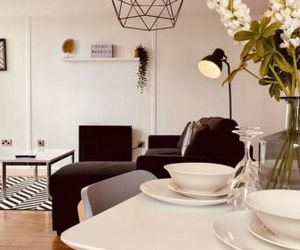 BLONK STREET SHEFFIELD CITY CENTRE PURE LUXURY APARTMENT-Parking/WiFi/Sleeps 6 Sheffield United Kingdom