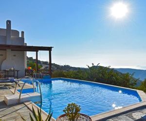 Family house with a swimming pool 5 minutes from Ioulida Ioulida Greece