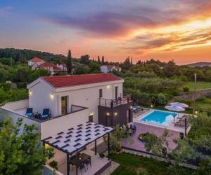 Awesome home in Zdrelac w/ Outdoor swimming pool, Jacuzzi and 3 Bedrooms Sdrelaz Croatia