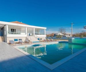 Spacious Holiday Home in Galovac with Jacuzzi Galovac Croatia