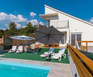 Stunning home in Bilice w/ Outdoor swimming pool and 3 Bedrooms Bilice Croatia
