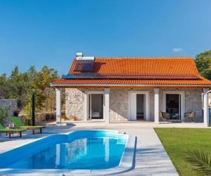 Amazing home in Puljane w/ Outdoor swimming pool and 2 Bedrooms Puljane Croatia